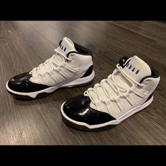 jordan max aura 11